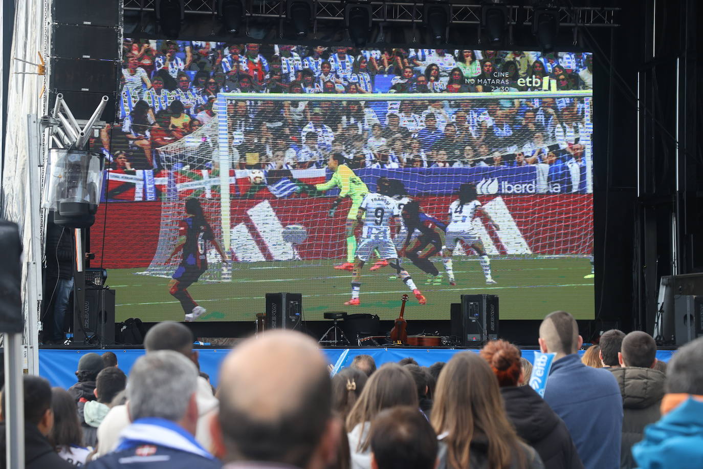 Gran ambiente en la fan zone de Sagüés