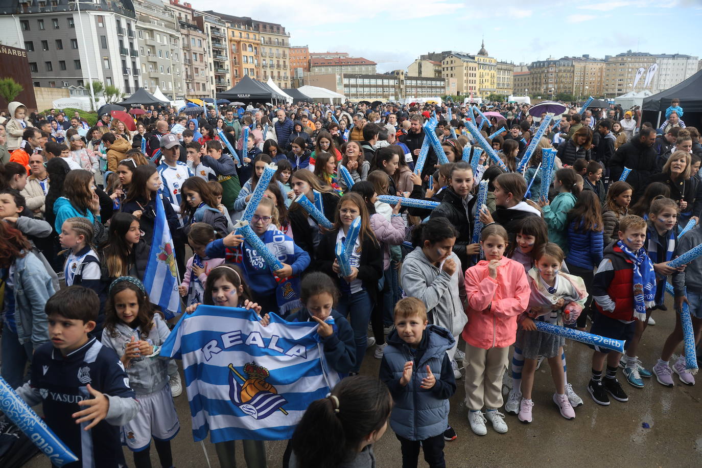 Gran ambiente en la fan zone de Sagüés