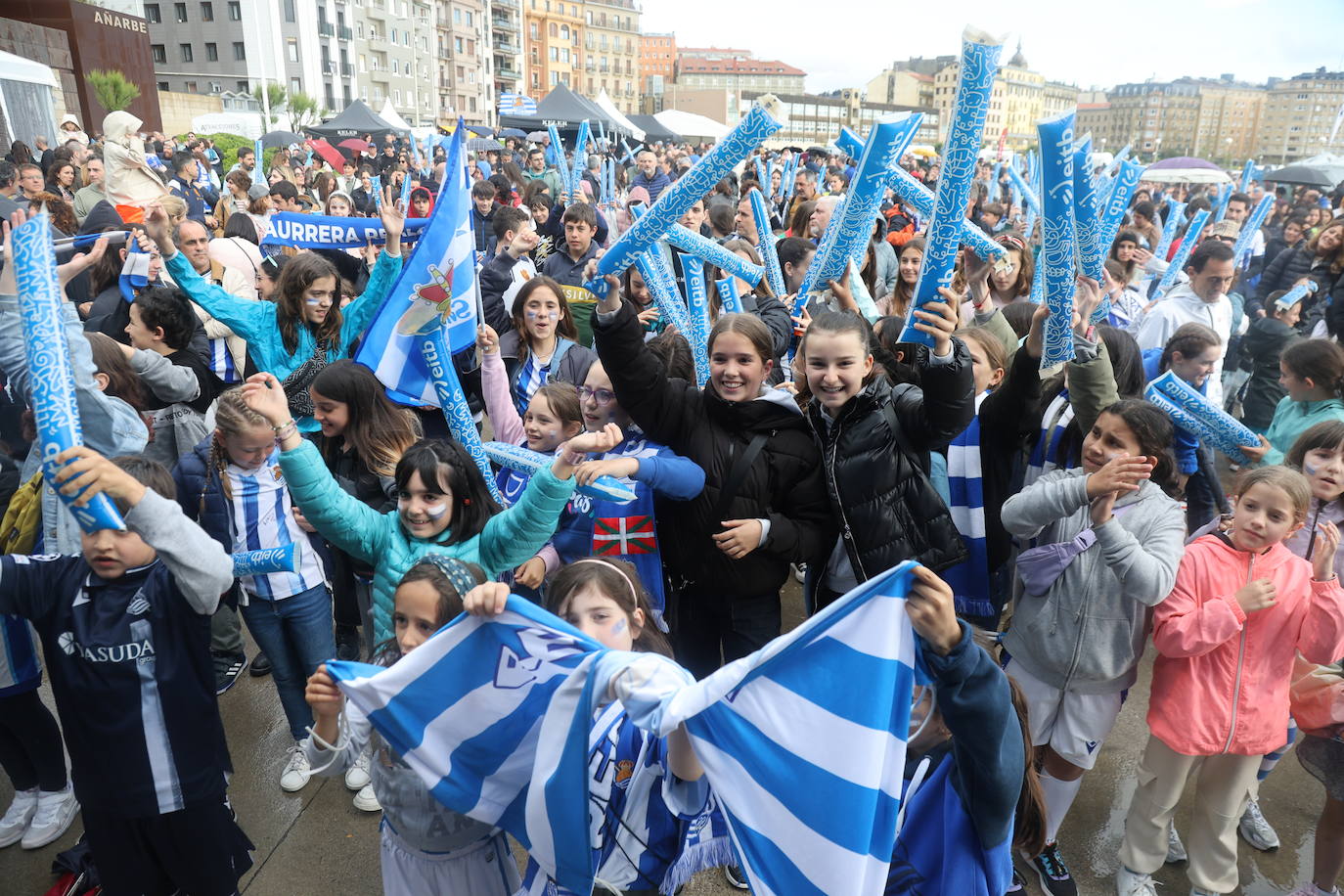 Gran ambiente en la fan zone de Sagüés