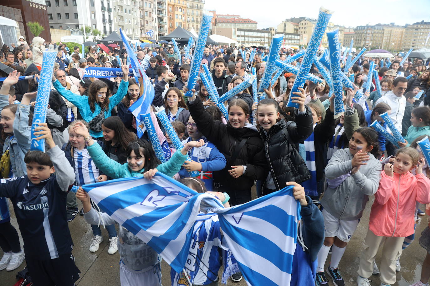 Gran ambiente en la fan zone de Sagüés