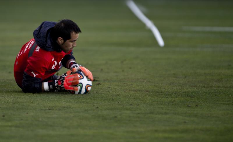 Claudio Bravo, en un entrenamiento con Chile. 