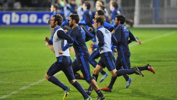 Los jugadores de la Real Sociedad durante el entrenamiento en Zubieta.