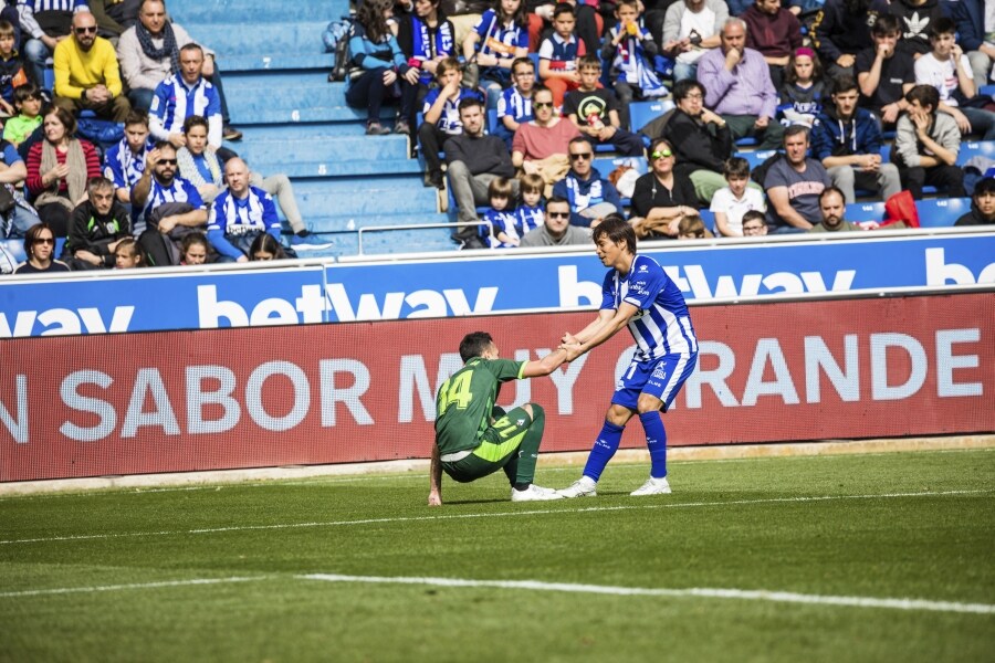 El Deportivo Alavés y la SD Eibar empataron este sábado en un duelo que estuvo muy abierto y en el que ambos contendientes tuvieron numerosas ocasiones para sumar más de un gol en la vigésima sexta jornada de LaLiga Santander.