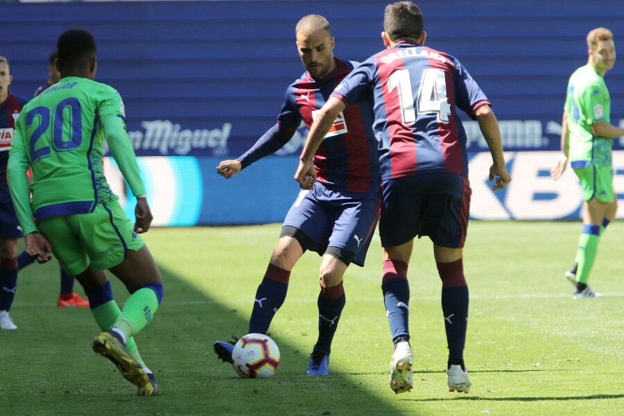 Cote ha adelantado al Eibar y sentencia el marcador (1-0) frente al Betis. 