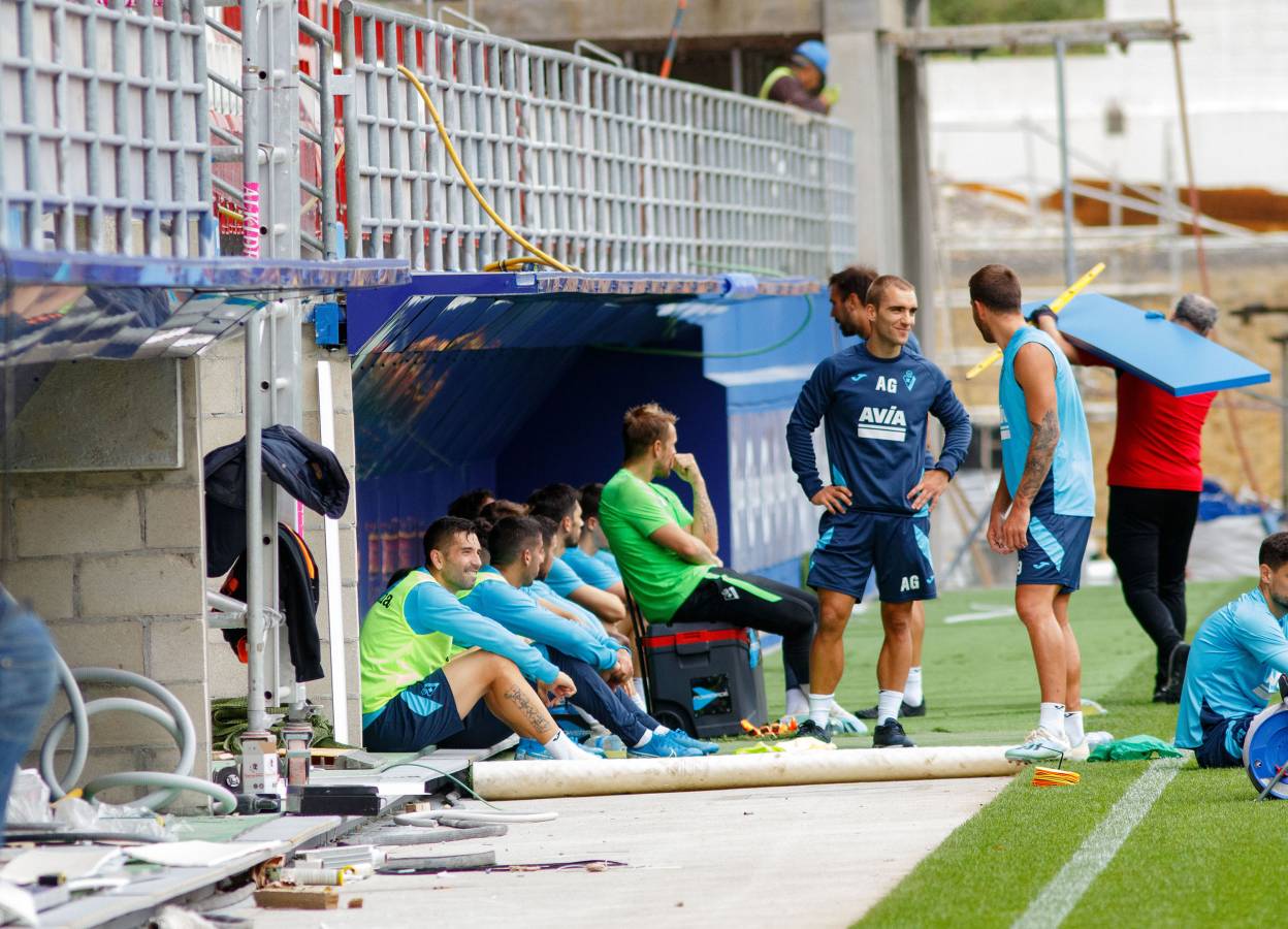 El conjunto armero ha desarrollado su entrenamiento del día en Ipurua, donde jugará este fin de semana por primera vez esta temporada.