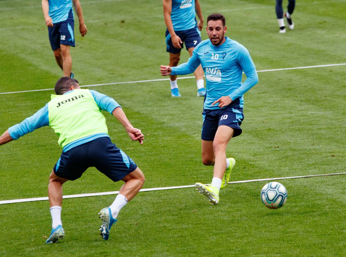 El conjunto armero ha desarrollado su entrenamiento del día en Ipurua, donde jugará este fin de semana por primera vez esta temporada.