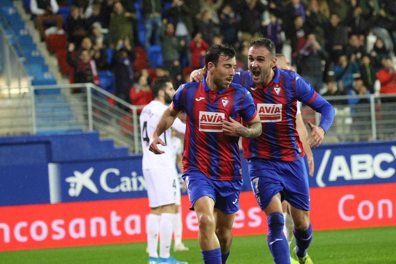 El Eibar se ha reecontrado con la victoria en Ipurua y ha vencido 3-0 al Granada.