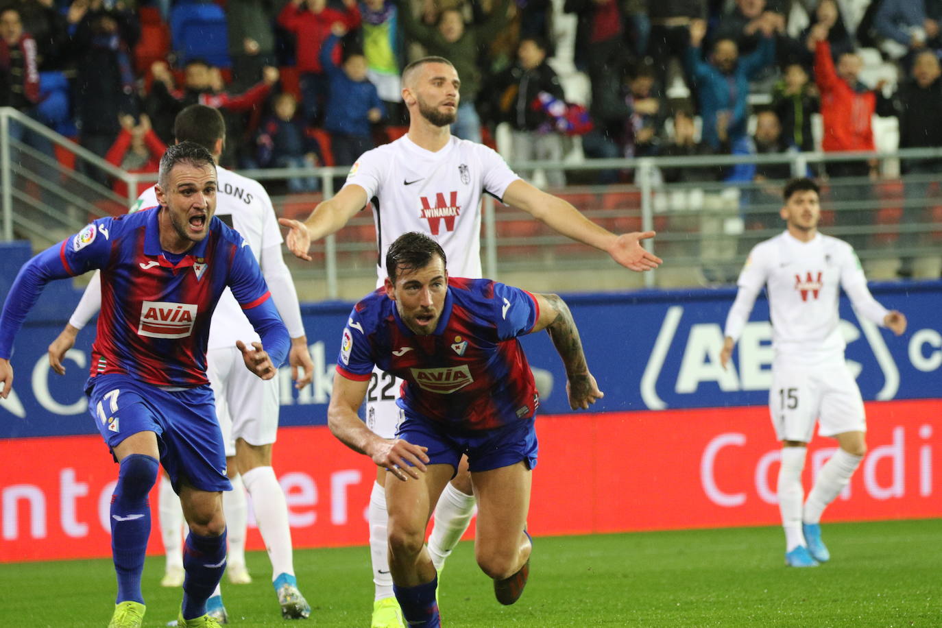 El Eibar se ha reecontrado con la victoria en Ipurua y ha vencido 3-0 al Granada.