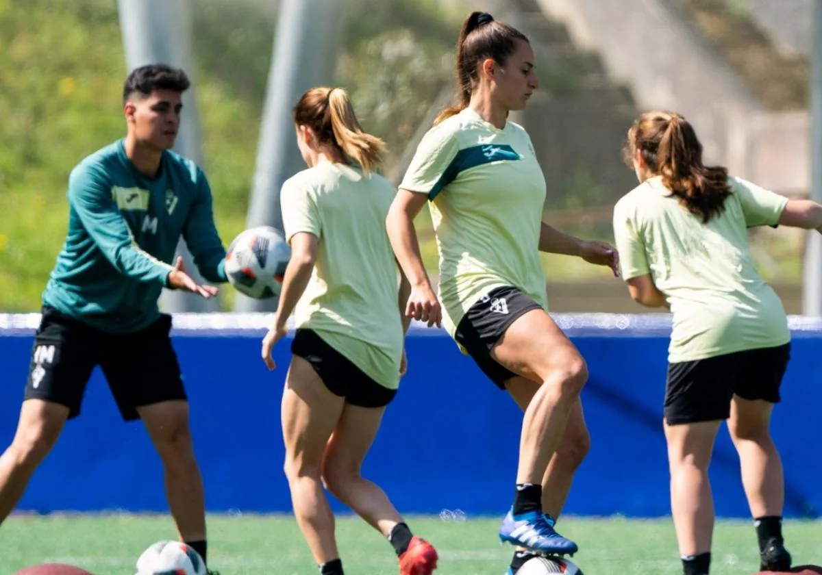 Las armeras se preparan para el choque de mañana ante el Oviedo, un partido clave en la recta final de la liga regular.