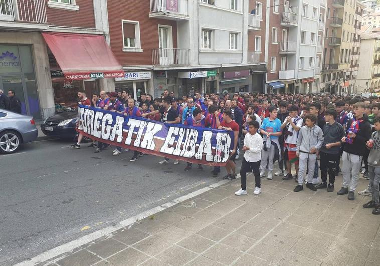 La afición calienta motores para apoyar al Eibar en el vital duelo ante el Sporting