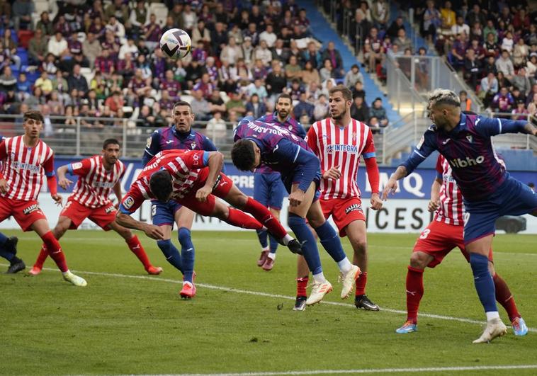 Nolaskoain , en una de las ocasiones del Eibar.