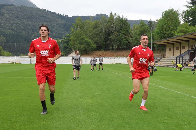 Blanco-Leschuk, en un entrenamiento con el Eibar.