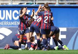 Las jugadoras armeras celebran el gol del empate