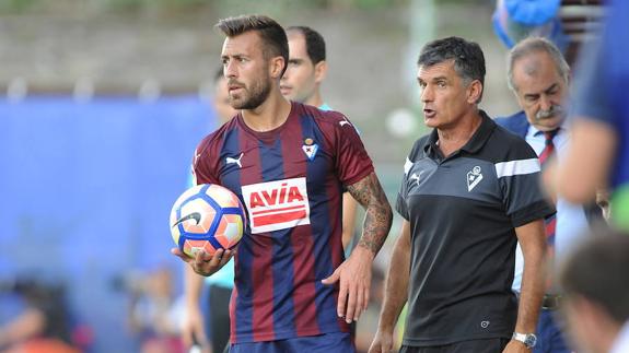 Antonio Luna acabó el partido lante el Madrid astimado. 