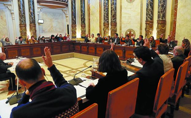 Todos los grupos del Ayuntamiento apoyaron por unanimidad la elección del Tambor de Oro.