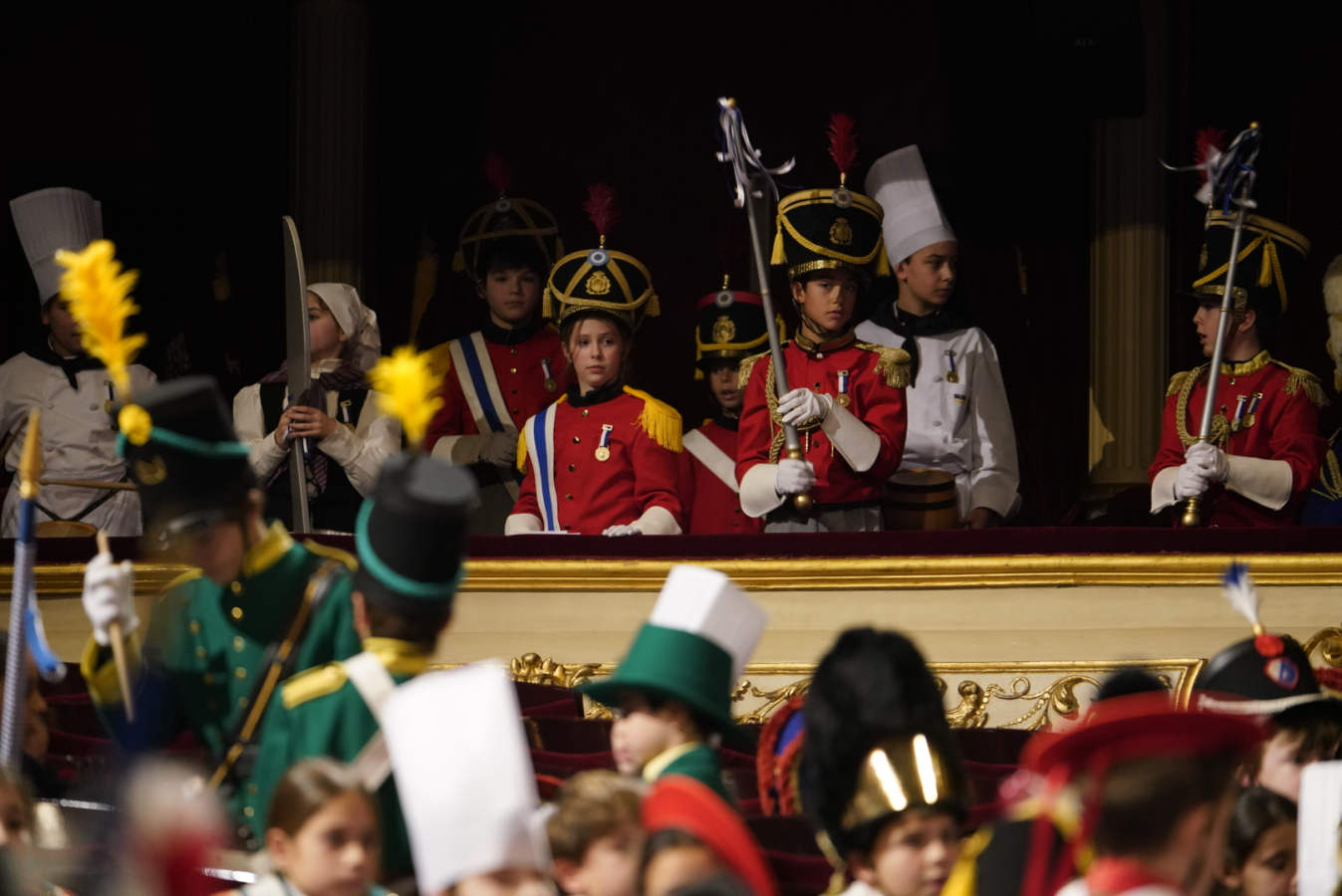 Este viernes se han presentado en el Teatro Victoria Eugenia los personajes de la Tamborrada Infantil 2019. A continuación, en la Sala China ha tenido lugar un acto de homenaje que Manuel de Larramendi Ikastetxea ha ofrecido al alcalde de San Sebastián Eneko Goia y al concejal de Actividades Festivas Alfonso Gurpegui.