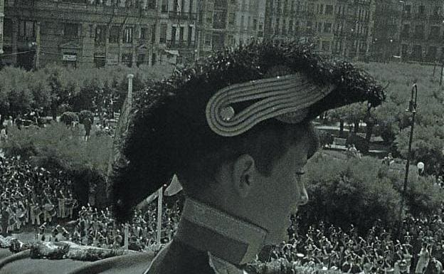 Francis Franco, en el balcón del Ayuntamiento. 