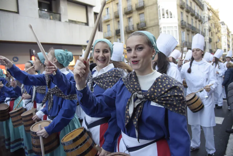 La Peña Anastasio ha animado las calles de Donostia desde las 17:00 a las 21:00 horas. 