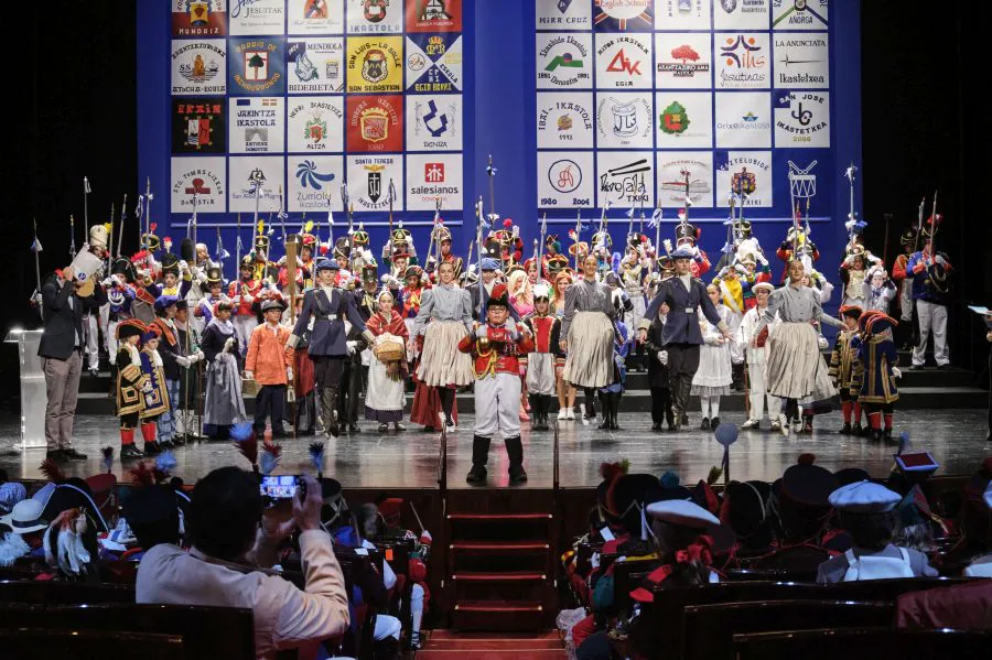 Fotos: Presentación de las compañías de la Tamborrada Infantil