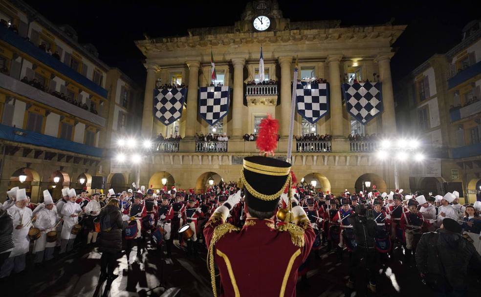 Vídeo: La Marcha de San Sebastián durante la Arriada de la bandera de la ciudad. Foto: Lobo Altuna