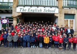 Las niñas y niños que salen en la tamborrada infantil 2024 con English School