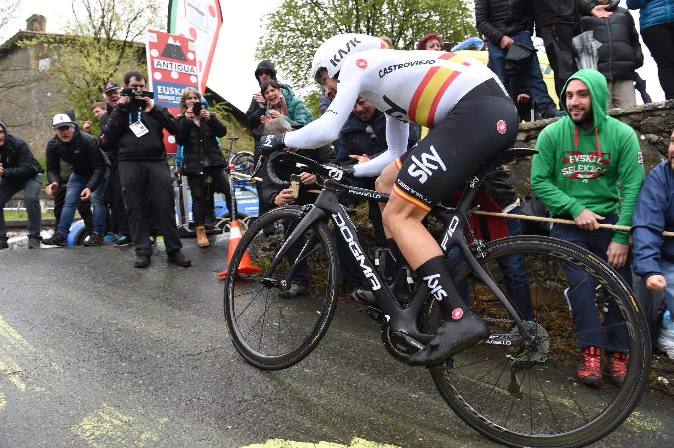 El alemán Maximilian Schachmann (Bora) ha ganado la contrarreloj de Zumarraga y se convierte en el primer líder de la Vuelta al País Vasco 2019.