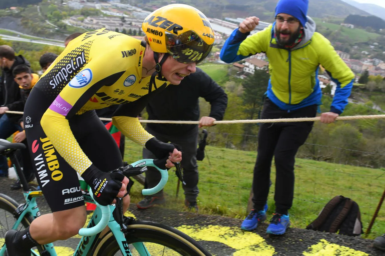 El alemán Maximilian Schachmann (Bora) ha ganado la contrarreloj de Zumarraga y se convierte en el primer líder de la Vuelta al País Vasco 2019.