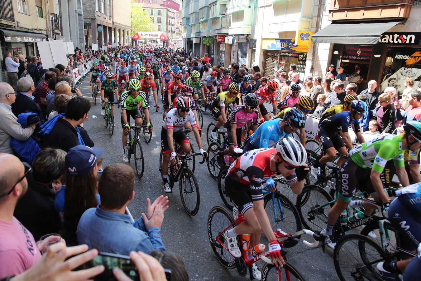 La última etapa de Vuelta al País Vasco, con salida y llegada en Eibar, consta de 118,2 kilómetros y los ciclistas deberán subri seis puetos de montaña.