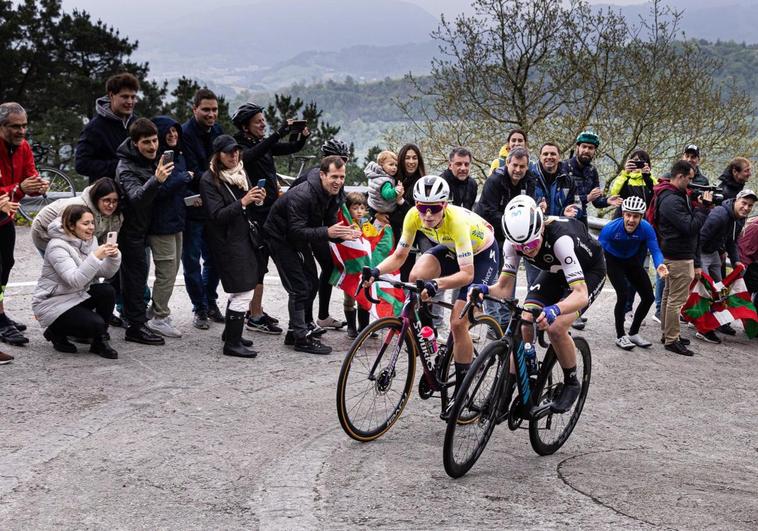 Reusser reina, Vollering gobierna