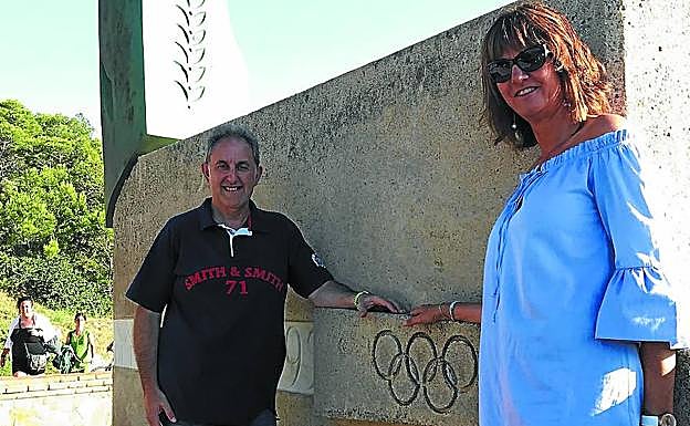 Idoia Mendia con su marido Alfonso Gil en Girona