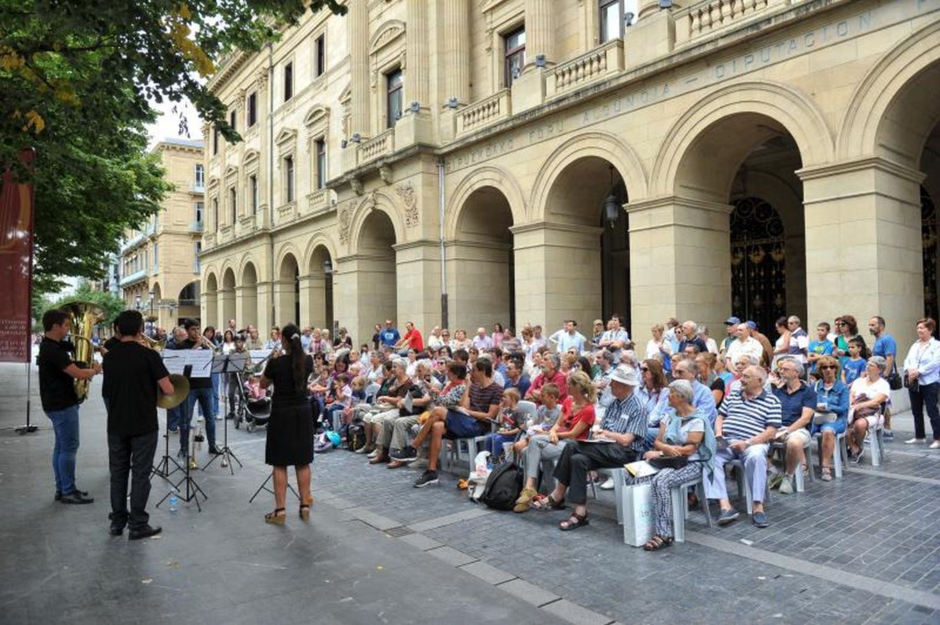 Calles, iglesias y hasta el atarpe de Cáritas han sido los protagonistas del primer día de Quincena Musical en San Sebastián