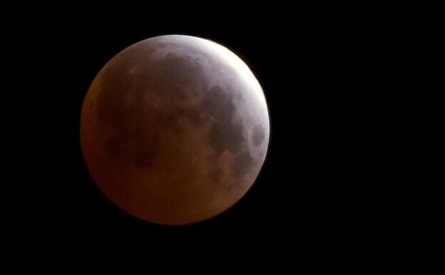 Un eclipse lunar visto desde Estados Unidos
