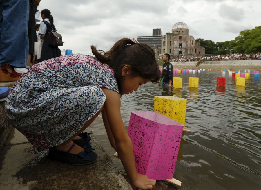 Japón ha conmemorado a las víctimas del primer bombardeo atómico de la historia, que hace 72 años destruyó la ciudad de Hiroshima, en el sur del país.