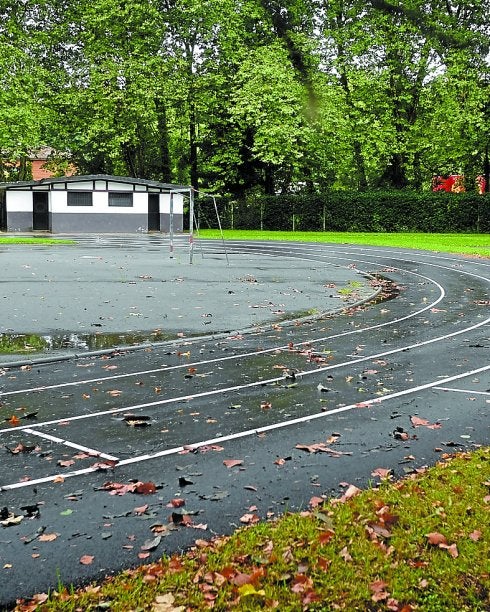 Asfaltado . Pista de atletismo de Txingudi Ikastola.