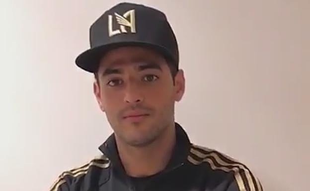 Carlos Vela, vestido con la ropa del Los Ángeles F.C. 