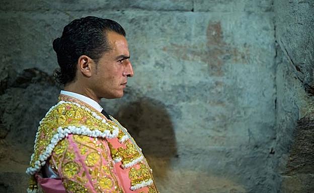 Iván Fandiño con su traje de luces. 