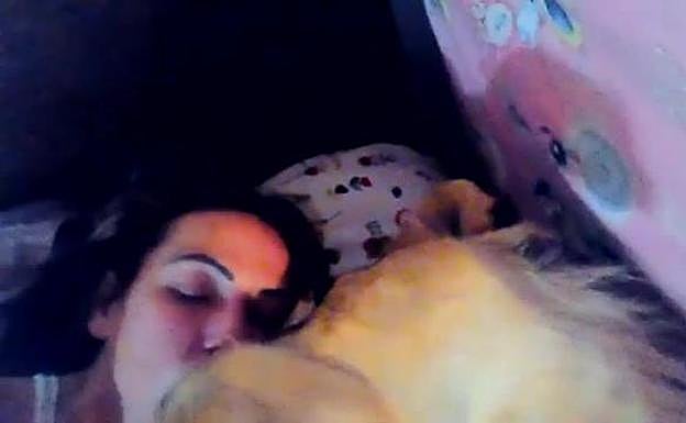 Una pareja de Olot vive con un león