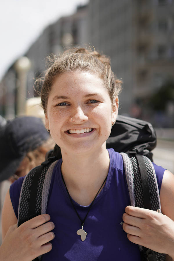 El donostiarra colegio Claret acoge a cientos de personas que se dirigen a Santiago de Compostela de peregrinaje y que no encuentran un lugar para dormir y seguir luego el camino. 