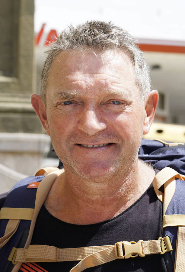 El donostiarra colegio Claret acoge a cientos de personas que se dirigen a Santiago de Compostela de peregrinaje y que no encuentran un lugar para dormir y seguir luego el camino. 