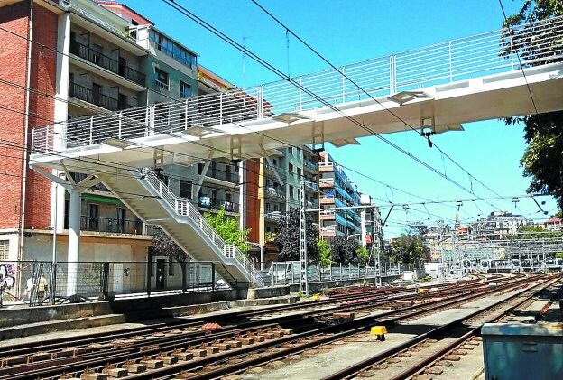 Abierta la pasarela sobre las vías de Euskotren en Easo 