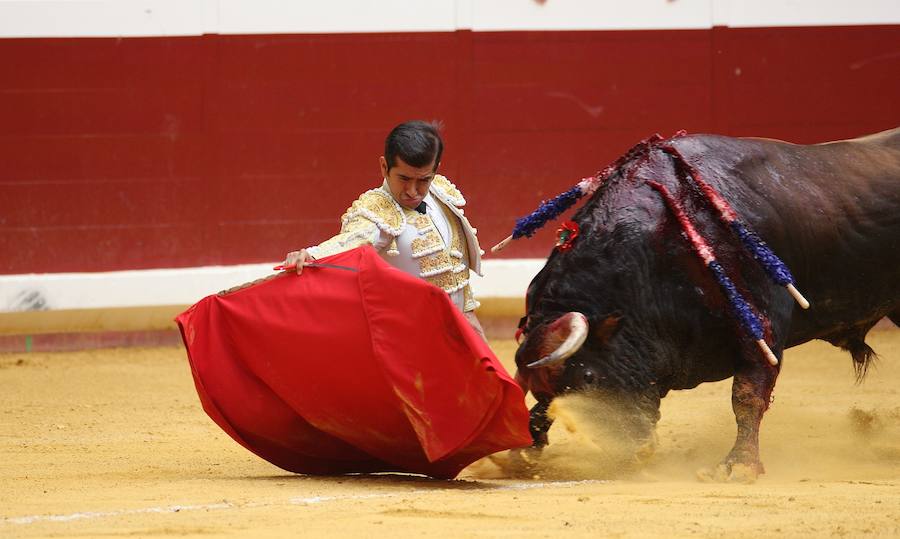 Unas 4.000 personas han acudido al coso de Illunbe.