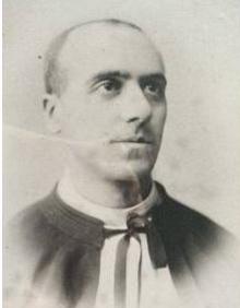 Imagen secundaria 2 - Edgardo Mortara de adulto, como sacerdote agustino, junto a su madre (sentada) y otro familiar. Abajo, el protagonista y escena de la ópera representada en Nueva York.