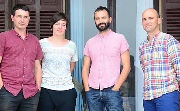 Ezkerretik eskuinera, Eñaut Agirre, Oihana Iguaran, Jon Martin eta Karlos Aizpurua.