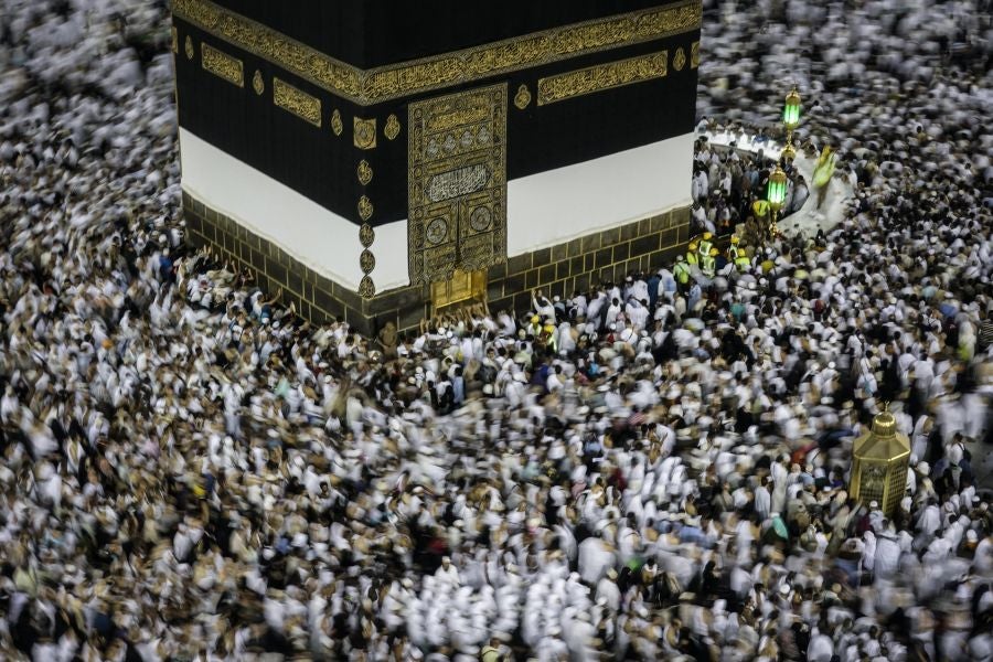 Más de dos millones de musulmanes han llegado a Arabia Saudí para participar en el "hach", la peregrinación anual a la ciudad santa de La Meca. Algunos fieles descansan en el Monte Arafat durante el camino.