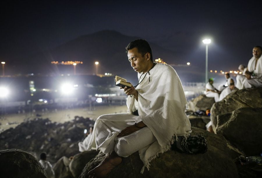 Más de dos millones de musulmanes han llegado a Arabia Saudí para participar en el "hach", la peregrinación anual a la ciudad santa de La Meca. Algunos fieles descansan en el Monte Arafat durante el camino.