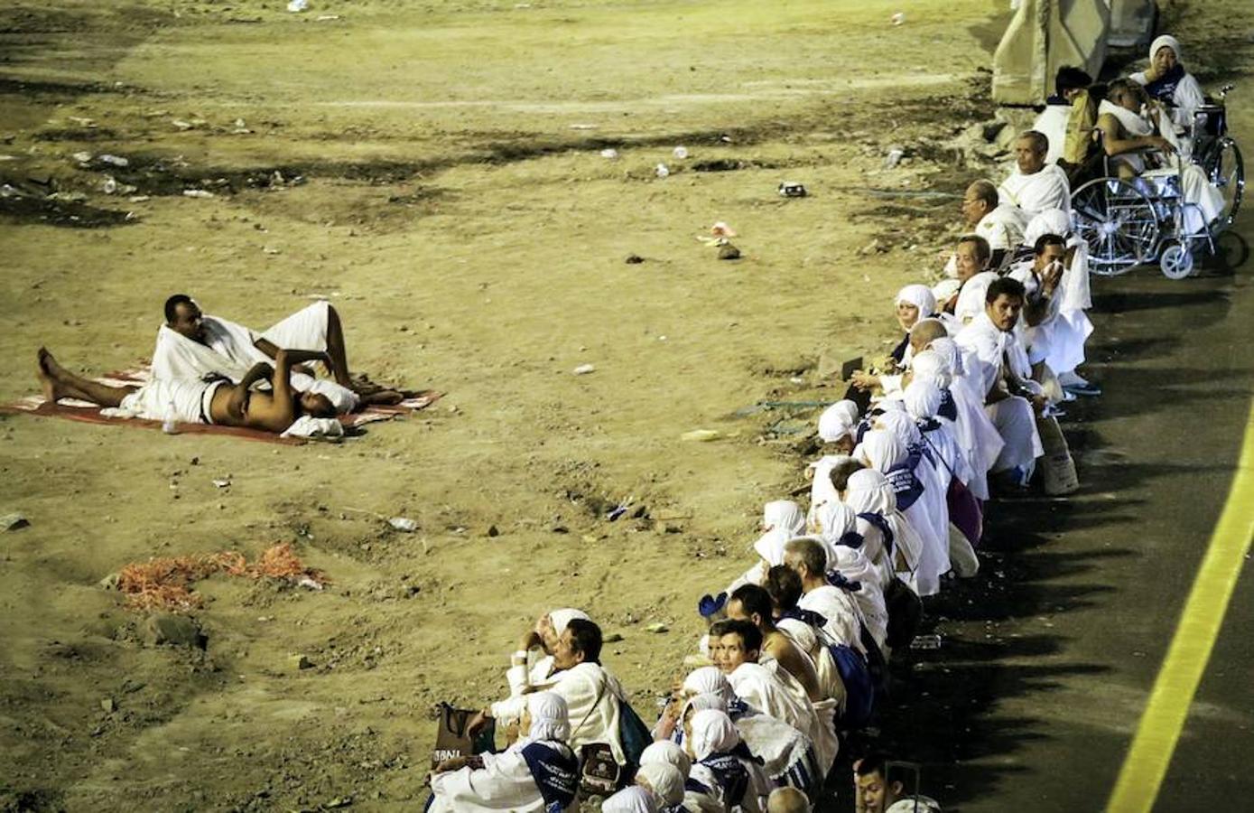 Millones de peregrinos han realizado el ritual donde se lanzan pequeñas piedras para espantar al diablo en el puente Jamarat de La Meca (Arabia Saudí). El ritual hace parte del hach, la tradicional peregrinación musulmana anual a La Meca. 