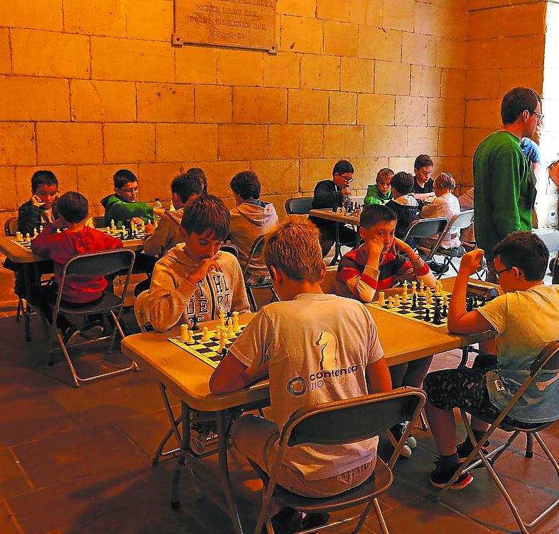 Ayer tuvo lugar la primera de las dos citas previstas con el ajedrez.
