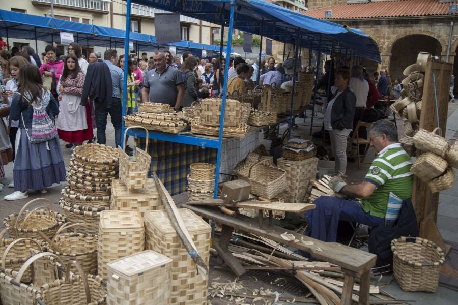 La edición de este año del Artzain eguna de Legazpi ha sido la más multitudinaria ya que ha contado con más de 400 pastores y familiares de la asociación Euskal Ar-tzainak Ameriketan (dentro de la que se aglutinan aquellos vascos que tuvieron que emigrar a América para desempeñar el oficio).