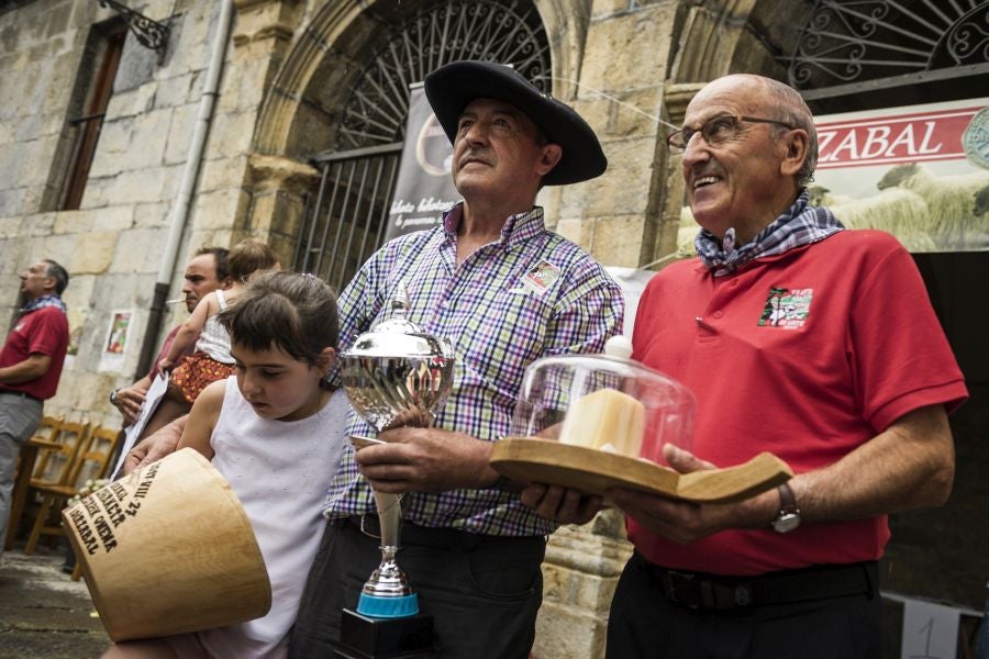 La edición de este año del Artzain eguna de Legazpi ha sido la más multitudinaria ya que ha contado con más de 400 pastores y familiares de la asociación Euskal Ar-tzainak Ameriketan (dentro de la que se aglutinan aquellos vascos que tuvieron que emigrar a América para desempeñar el oficio).