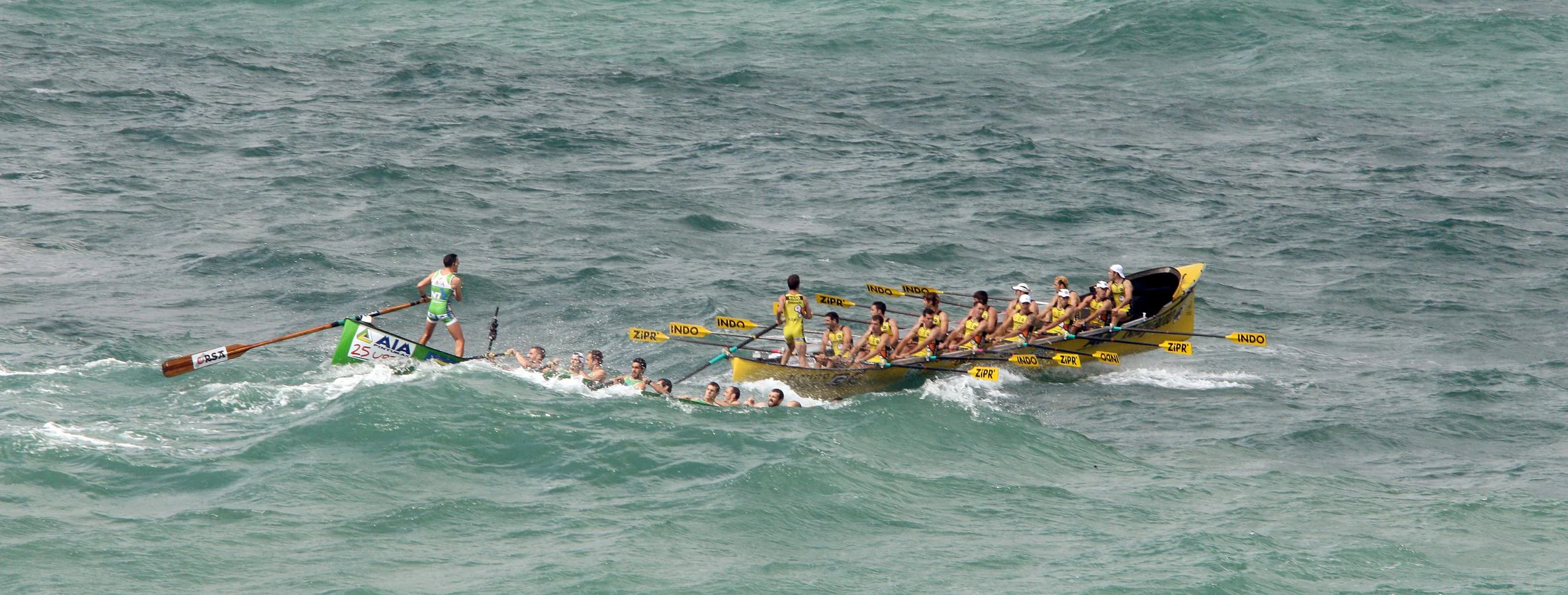 La 'San Nikolas' vuela sobre las olas y saca 24 segundos a Urdaibai en la tanda de honor. Los de Jon Salsamendi remontan los diez segundos que los vizcaínos les sacaban de ventaja en una emocionante regata, que lleva la Bandera a Orio diez años después con una hazaña épica